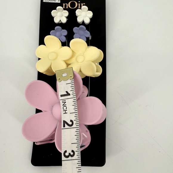 HAIR CLAW CLIPS  - Flower Shaped Hair Accessories - Picture 3 of 7